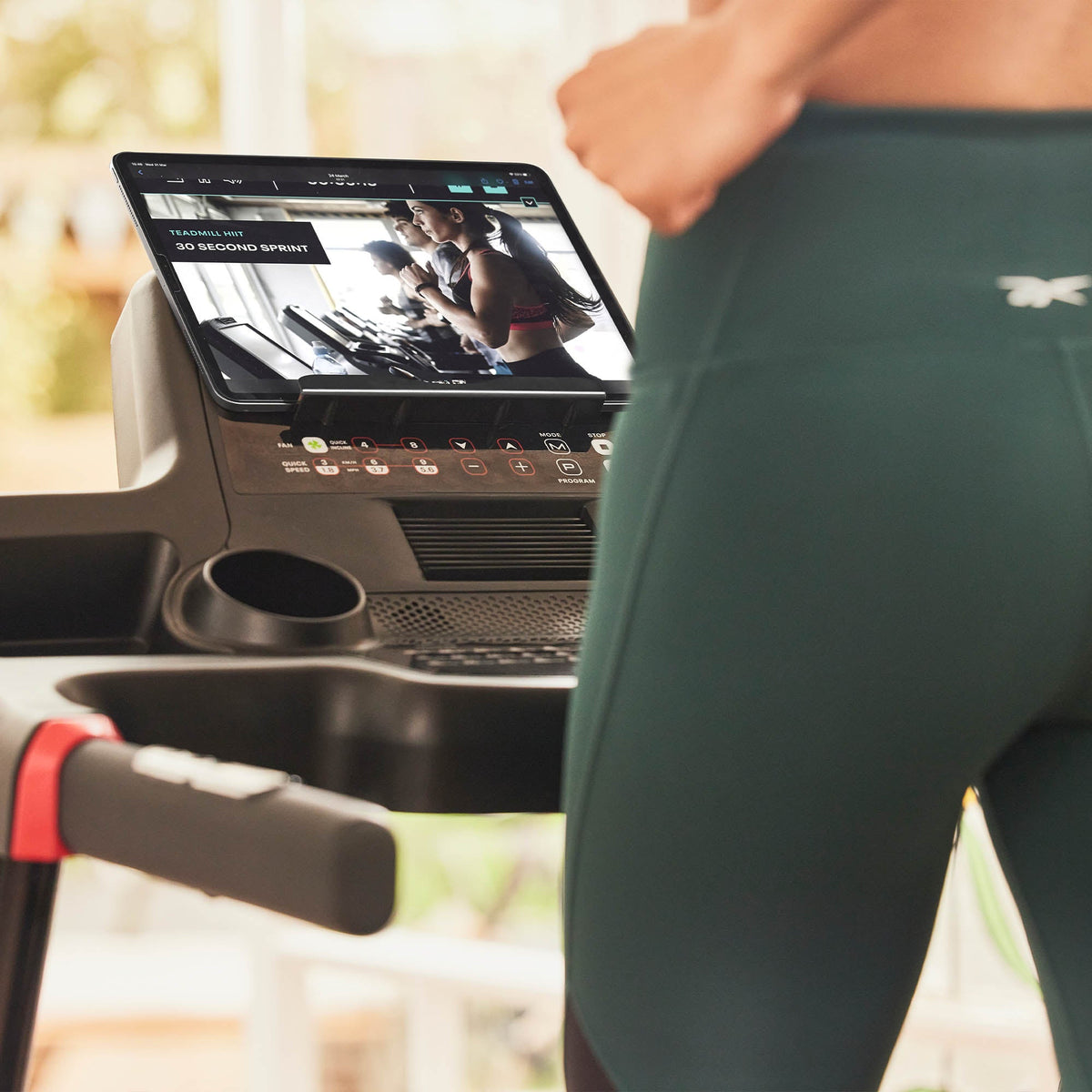 Reebok GT40z Folding Treadmill with Connected Fitness